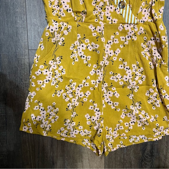 Miami Floral Button Romper - Picture 5 of 11